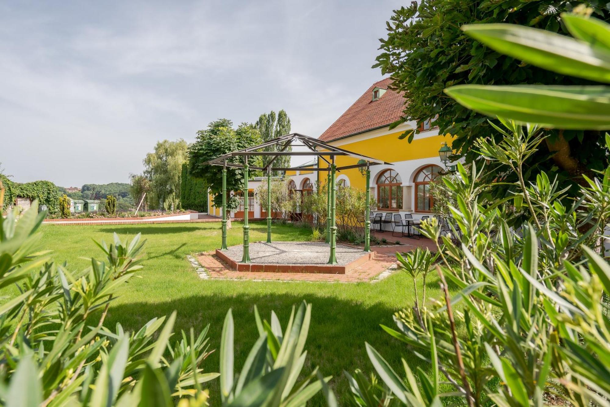 Hotel Roemerstein Fürstenfeld Zewnętrze zdjęcie