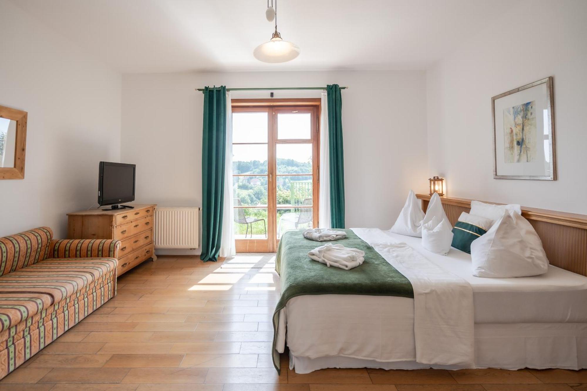 Hotel Roemerstein Fürstenfeld Zewnętrze zdjęcie