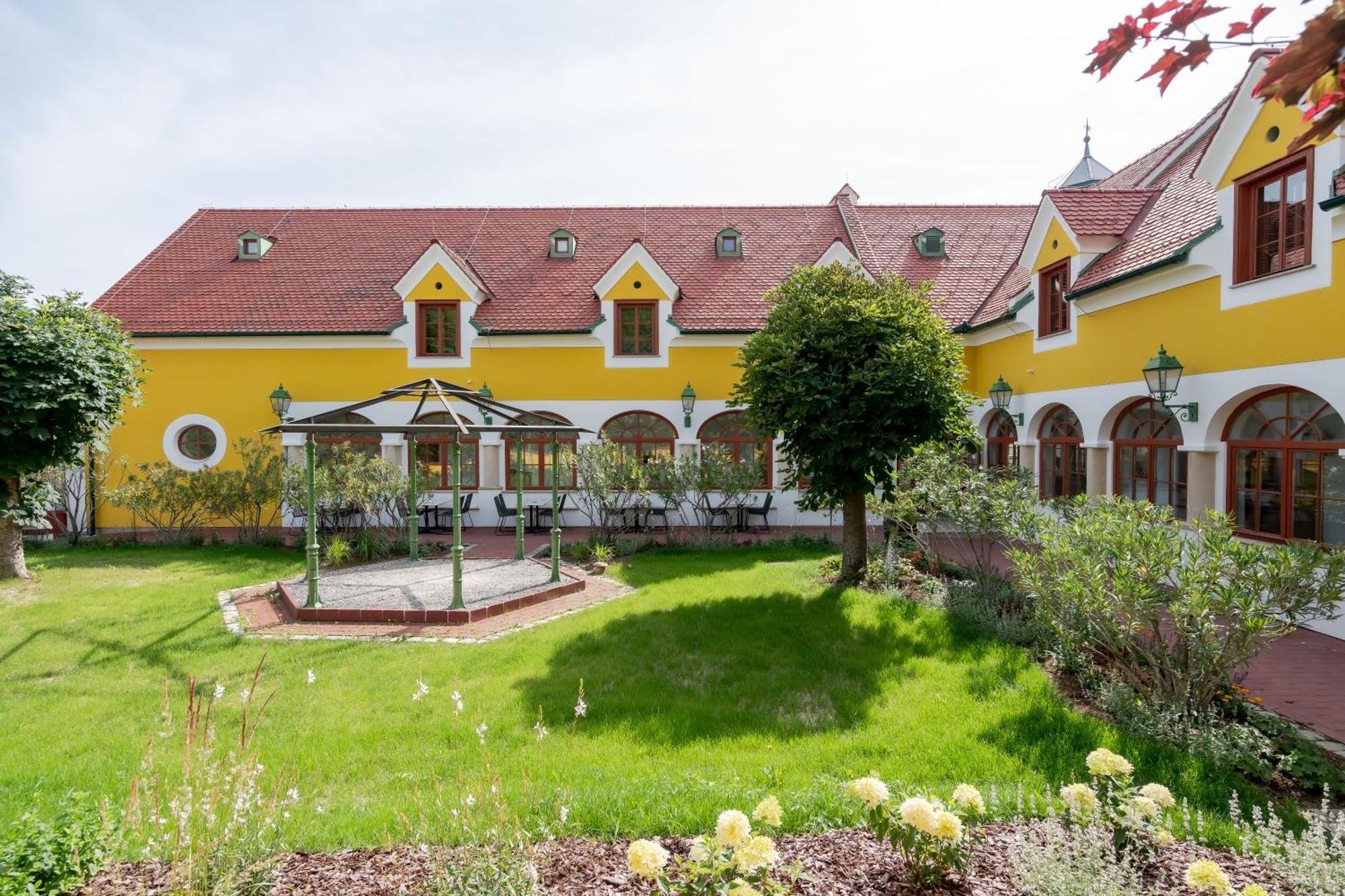 Hotel Roemerstein Fürstenfeld Zewnętrze zdjęcie