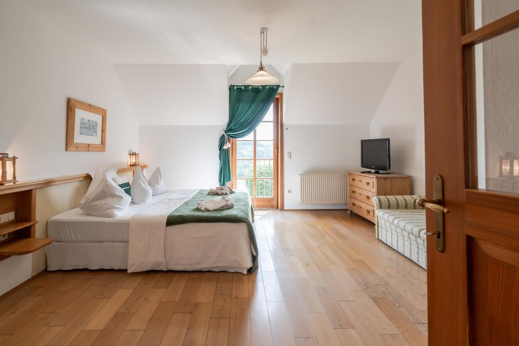Hotel Roemerstein Fürstenfeld Zewnętrze zdjęcie